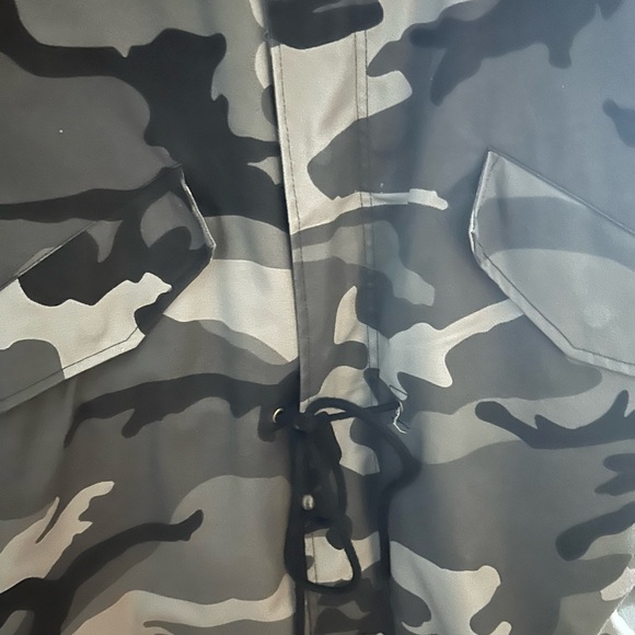 Camo long vest with draw sharing, snaps and real pink fur. NWT - Picture 5 of 6